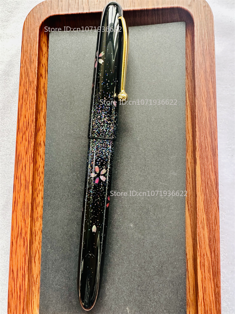 Cherry Blossoms Lacquer Raden  - Gold 6138 recension och pris